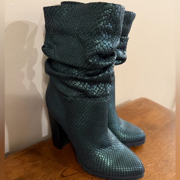 Katie Perry Shoes - Katy Perry The Raina mid-calf slouch boots in metallic green snakeskin Sz 5